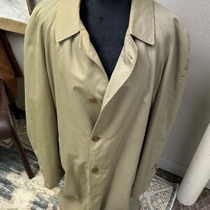 Brooks Brothers Brookstraveler Vintage Tan Trench Coat with zip out lining.
